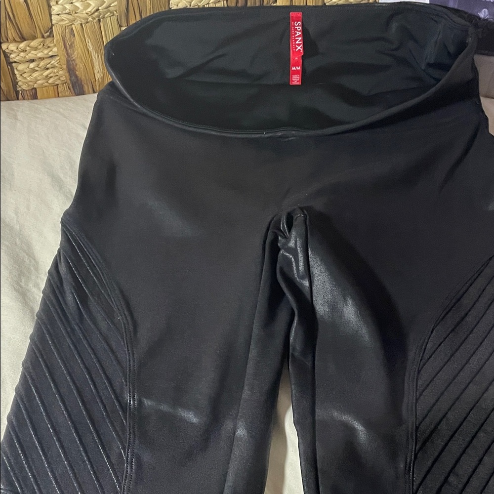 SPANX Shiny Black Leggings Sz M